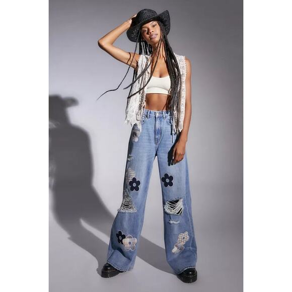 Urban Outfitters BDG Skater Baggy Jean Daisy Patch Distressed Flared Leg 25x32 - Picture 13 of 14